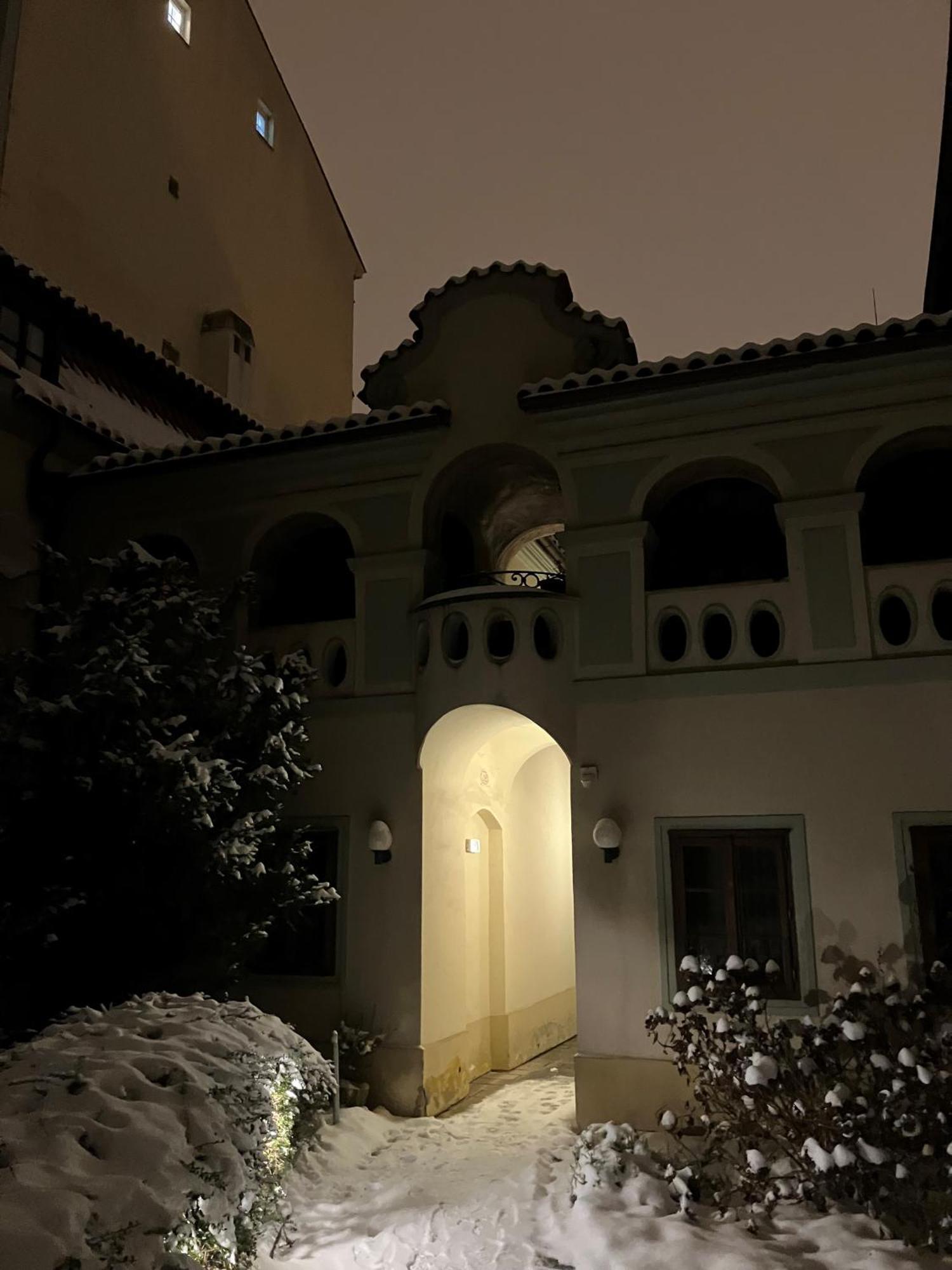 Apartment Romantic Near Charles Bridge *