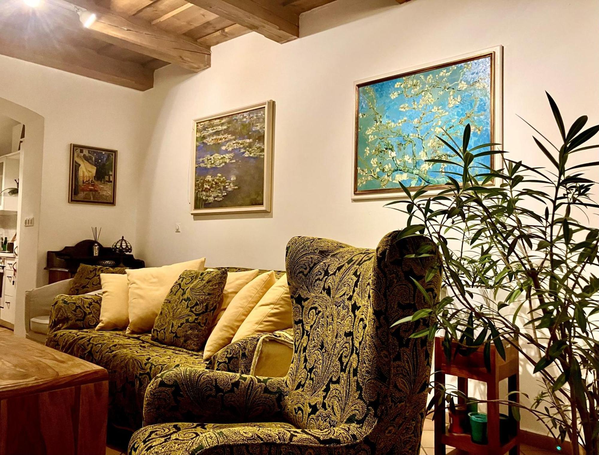 Apartment Romantic Near Charles Bridge *